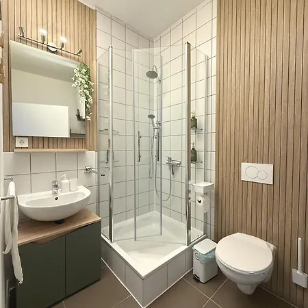 3 Bedrooms & 5 Beds - Near Trade Fair - Messe