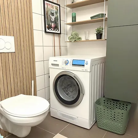 3 Bedrooms & 5 Beds - Near Trade Fair - Messe *